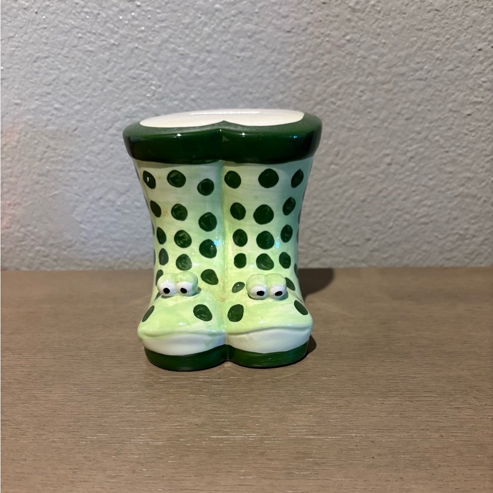 FROG Rainboots Boot Ceramic BANK Green Polka Dots Eyes change coin Rainy day